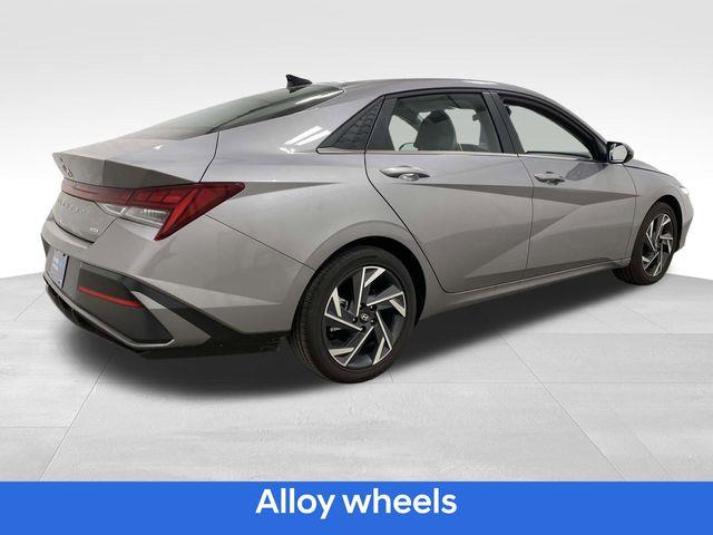 Hyundai Elantra Hybrid  2025