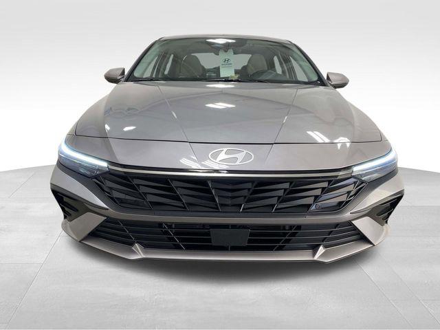 Hyundai Elantra Hybrid  2025