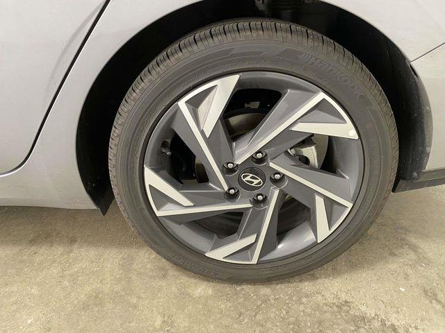 Hyundai Elantra Hybrid  2025