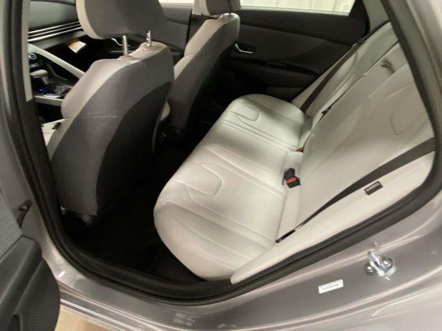 Hyundai Elantra Hybrid  2025