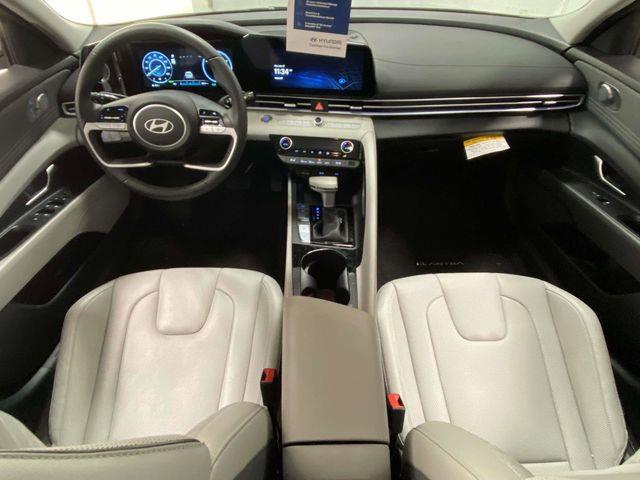 Hyundai Elantra Hybrid  2025