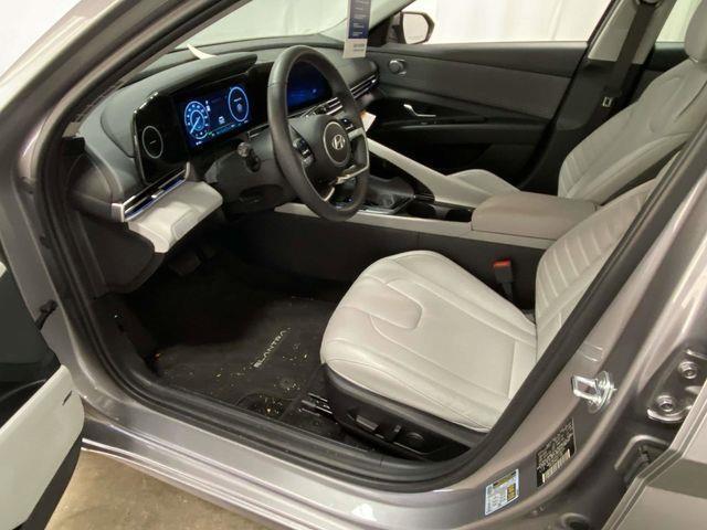 Hyundai Elantra Hybrid  2025