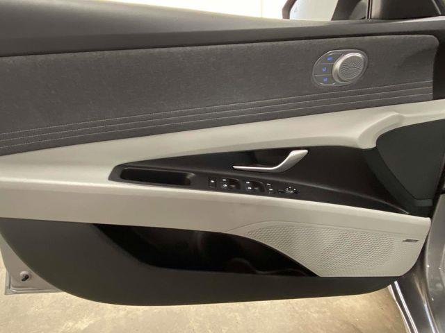 Hyundai Elantra Hybrid  2025