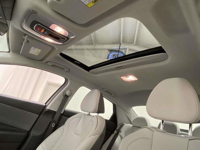 Hyundai Elantra Hybrid  2025