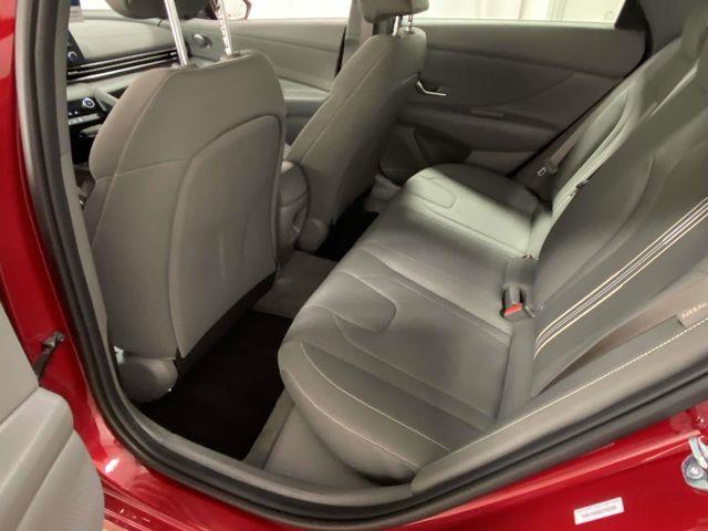 Hyundai Elantra  2025