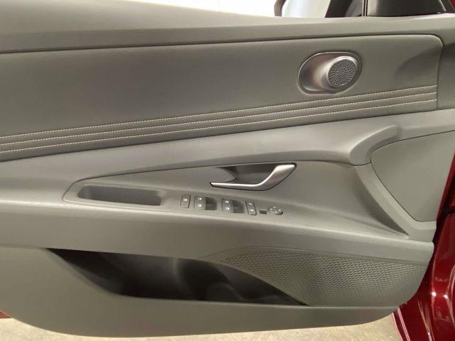 Hyundai Elantra  2025