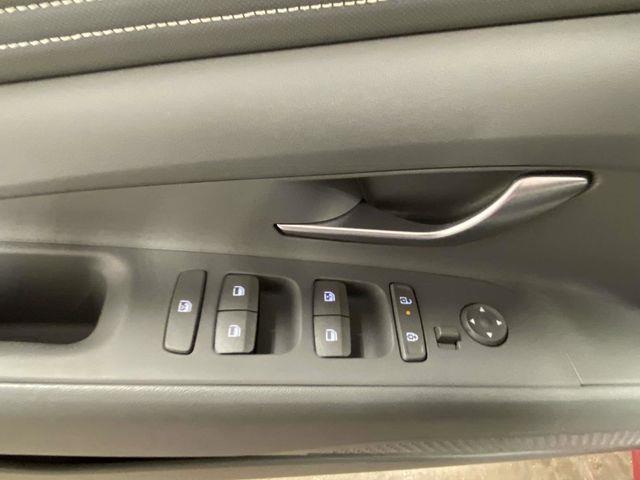 Hyundai Elantra  2025