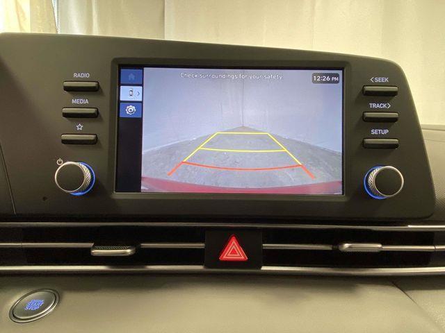 Hyundai Elantra  2025