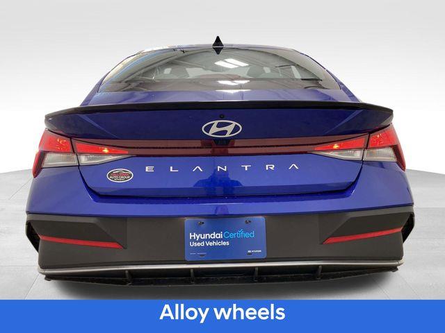 Hyundai Elantra  2025