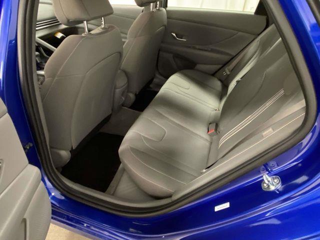 Hyundai Elantra  2025