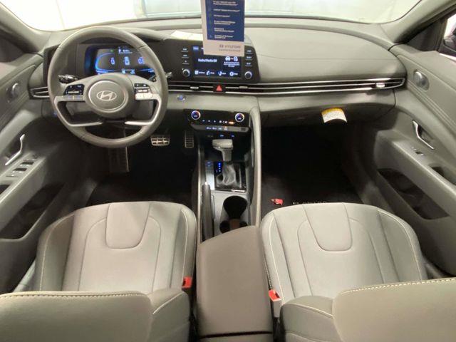 Hyundai Elantra  2025