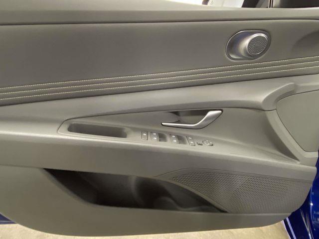 Hyundai Elantra  2025