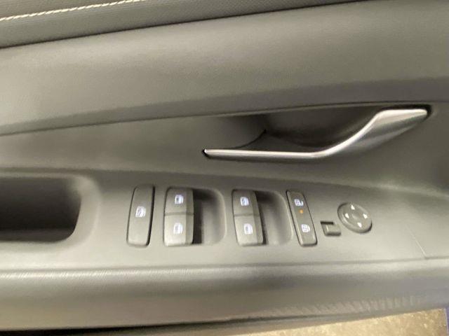 Hyundai Elantra  2025