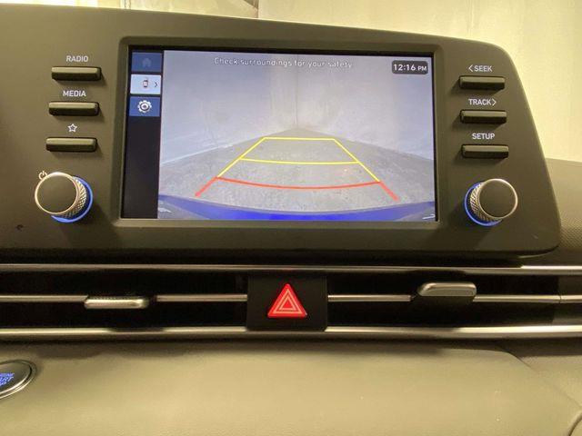 Hyundai Elantra  2025