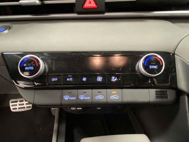 Hyundai Elantra  2025