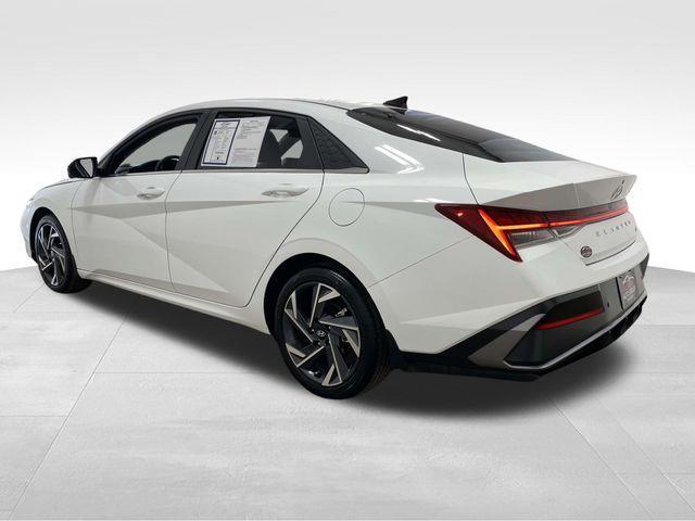 Hyundai Elantra  2024