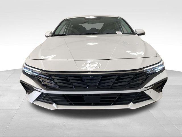 Hyundai Elantra  2024