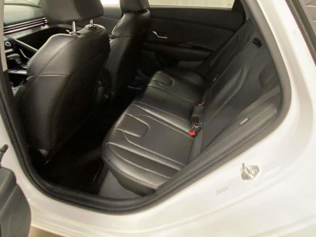 Hyundai Elantra  2024