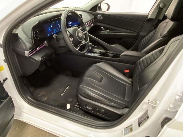 Hyundai Elantra  2024