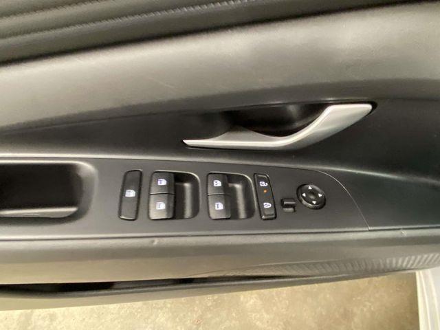 Hyundai Elantra  2024