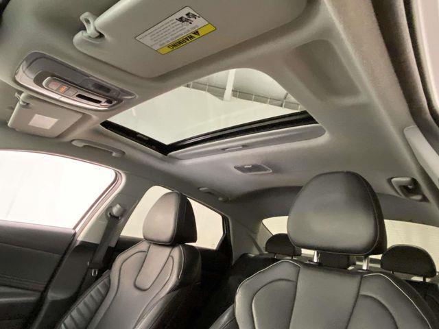 Hyundai Elantra  2024