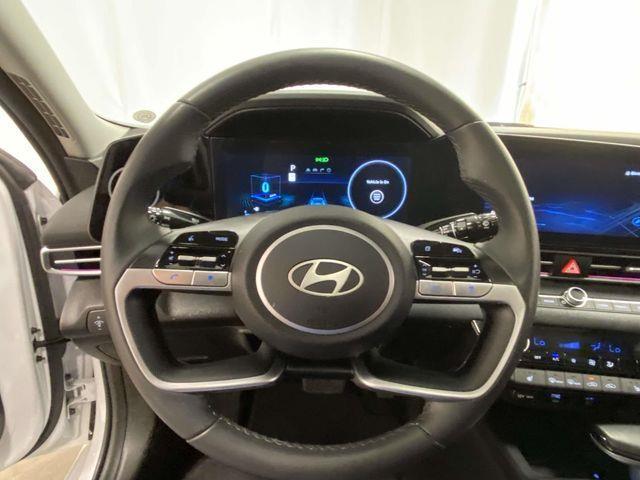 Hyundai Elantra  2024