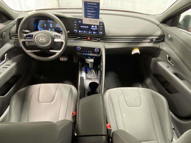 Hyundai Elantra  2025