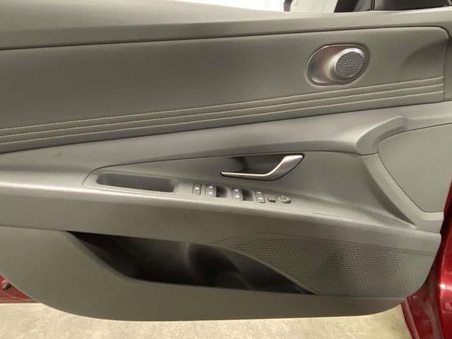 Hyundai Elantra  2025