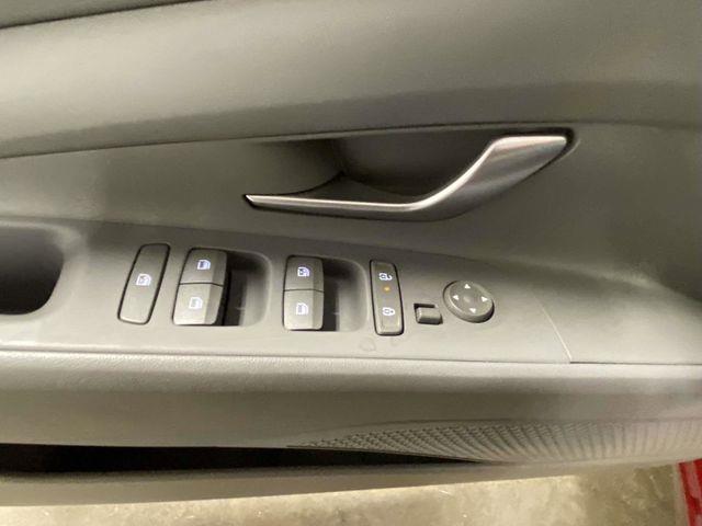 Hyundai Elantra  2025