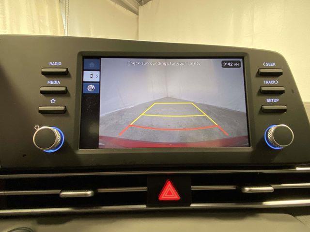 Hyundai Elantra  2025