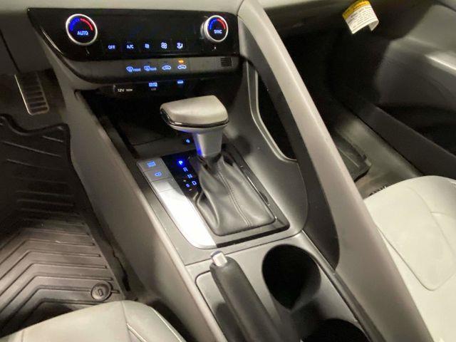 Hyundai Elantra  2025