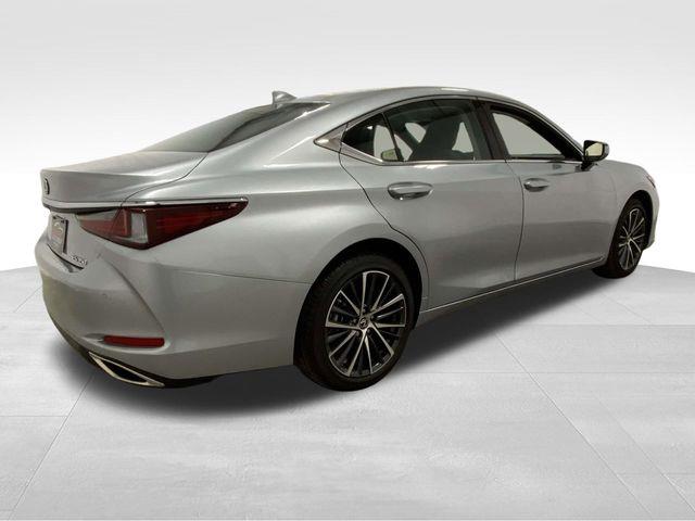 Lexus ES  2025