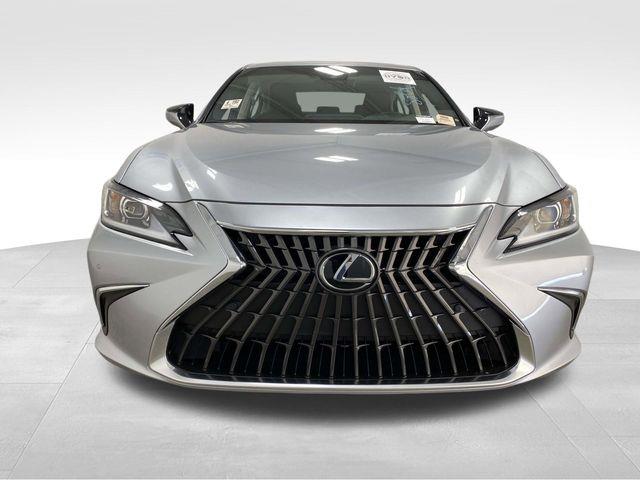 Lexus ES  2025
