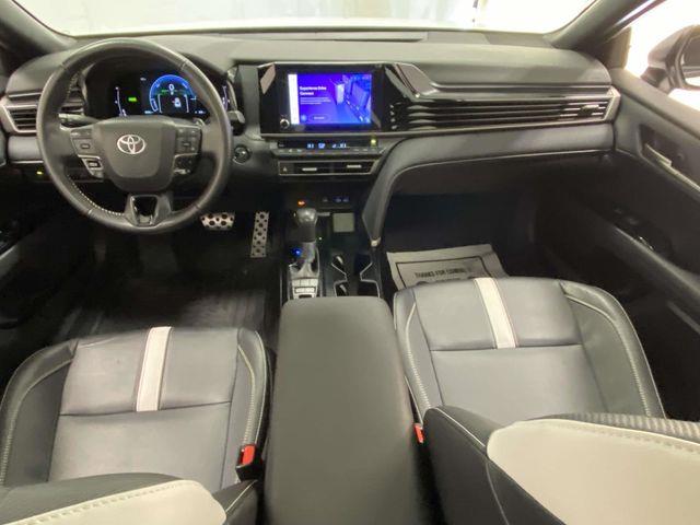 Toyota Camry Hybrid  2025