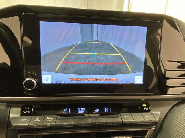 Toyota Camry Hybrid  2025