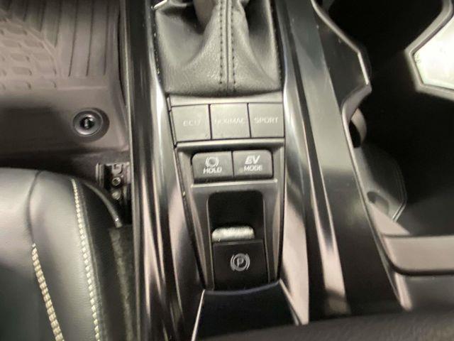 Toyota Camry Hybrid  2025