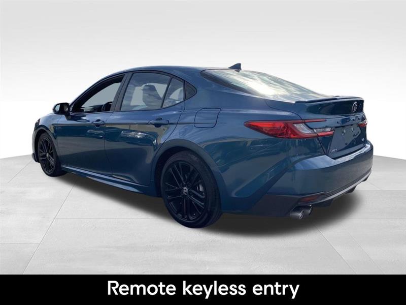 Toyota Camry Hybrid  2025