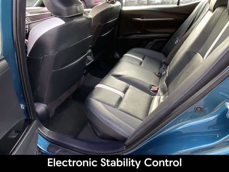 Toyota Camry Hybrid  2025