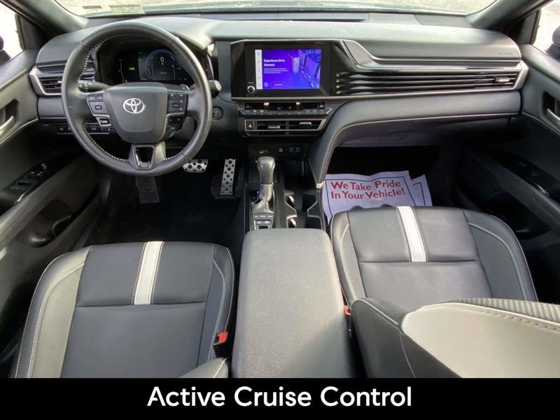 Toyota Camry Hybrid  2025