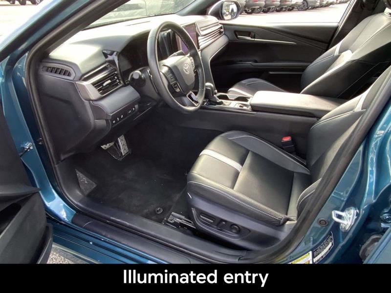 Toyota Camry Hybrid  2025