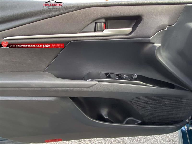 Toyota Camry Hybrid  2025