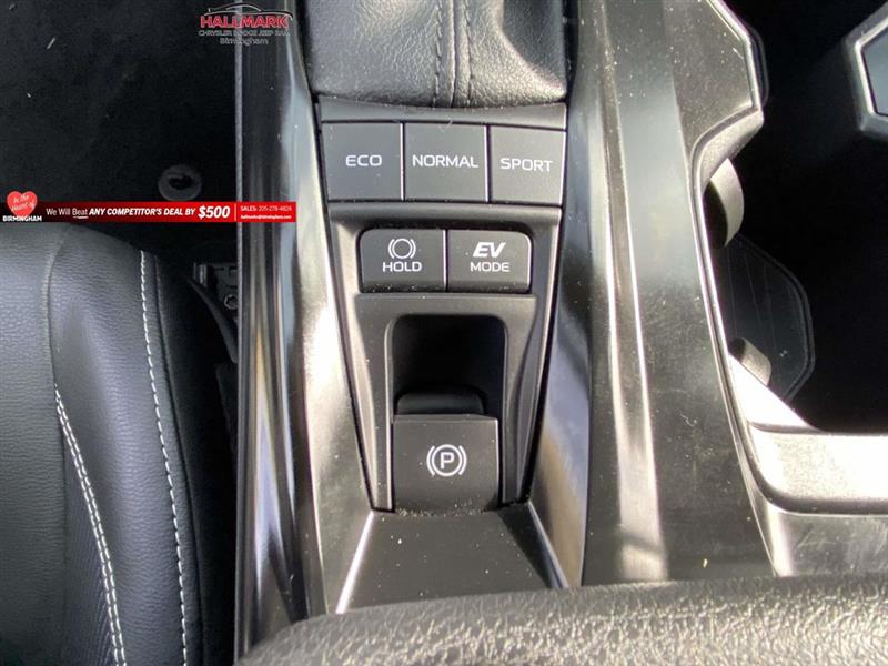 Toyota Camry Hybrid  2025