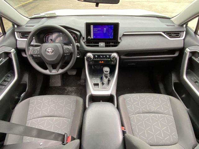 Toyota RAV4  2024