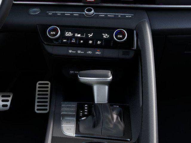 Hyundai Elantra Hybrid  2026