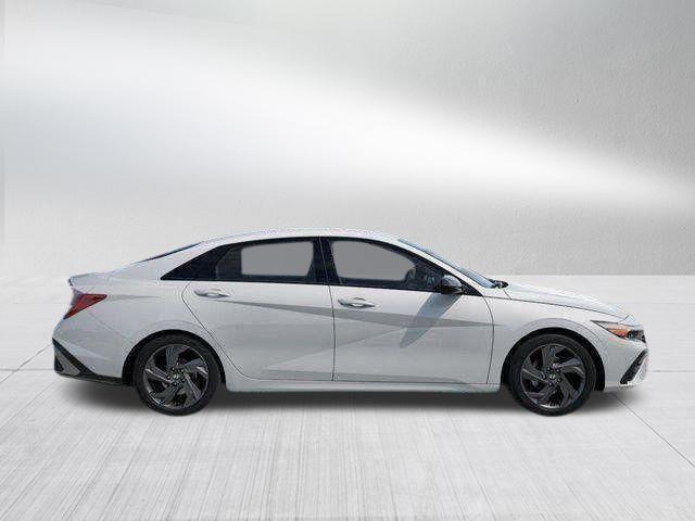 Hyundai Elantra Hybrid  2026