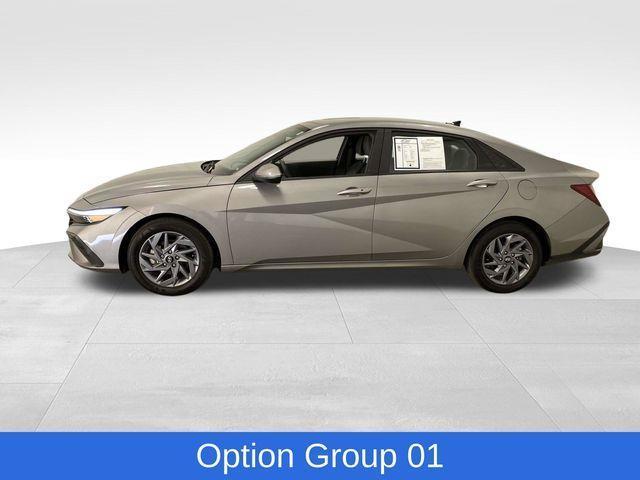 Hyundai Elantra  2024