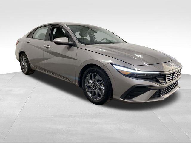 Hyundai Elantra  2024