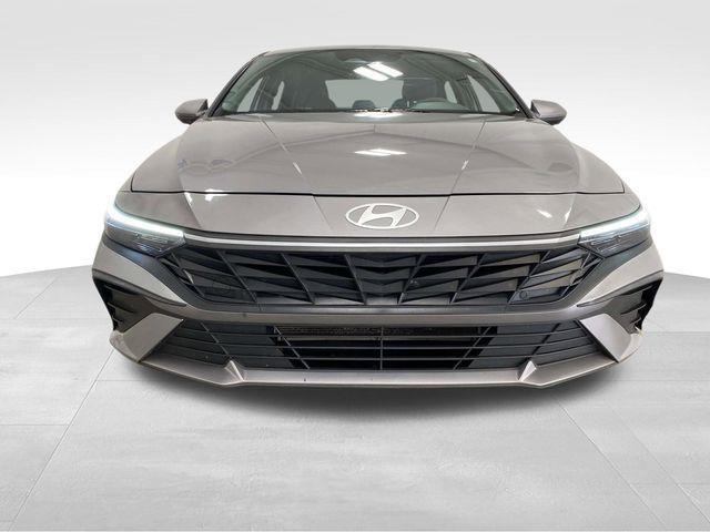 Hyundai Elantra  2024