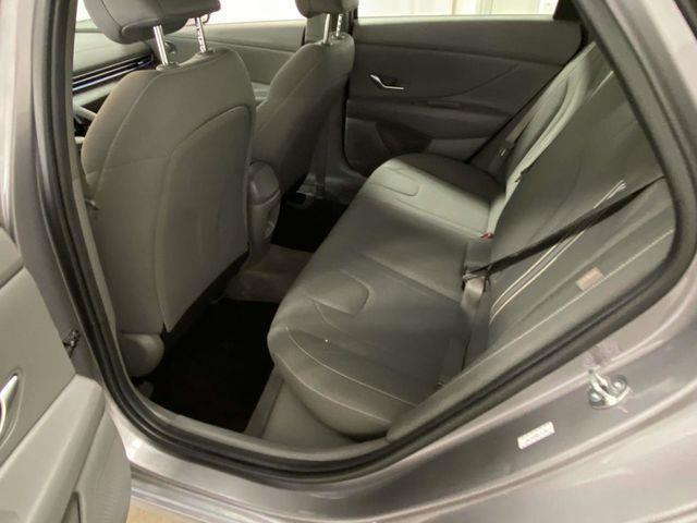 Hyundai Elantra  2024