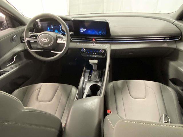 Hyundai Elantra  2024